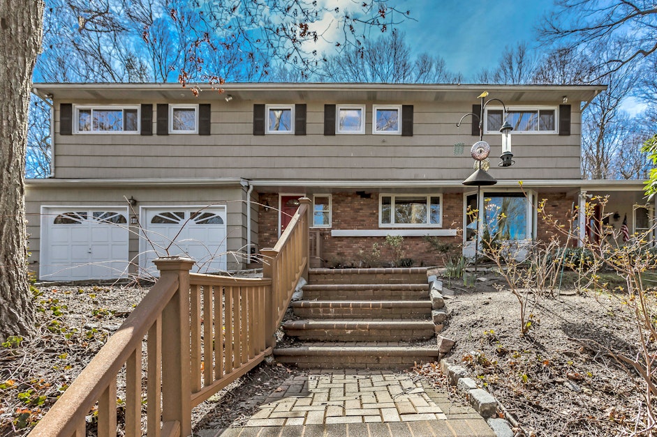 96 Old Country Road, Melville, NY 11747, Presented by Robert Korber, Signature Premier